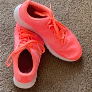 NEW BALANCE SNEAKERS!